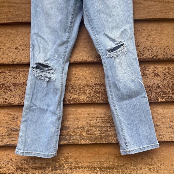 Universal Thread Light Wash Distressed Straight Leg Jeans Womens Size 6/28 - Picture 6 of 10
